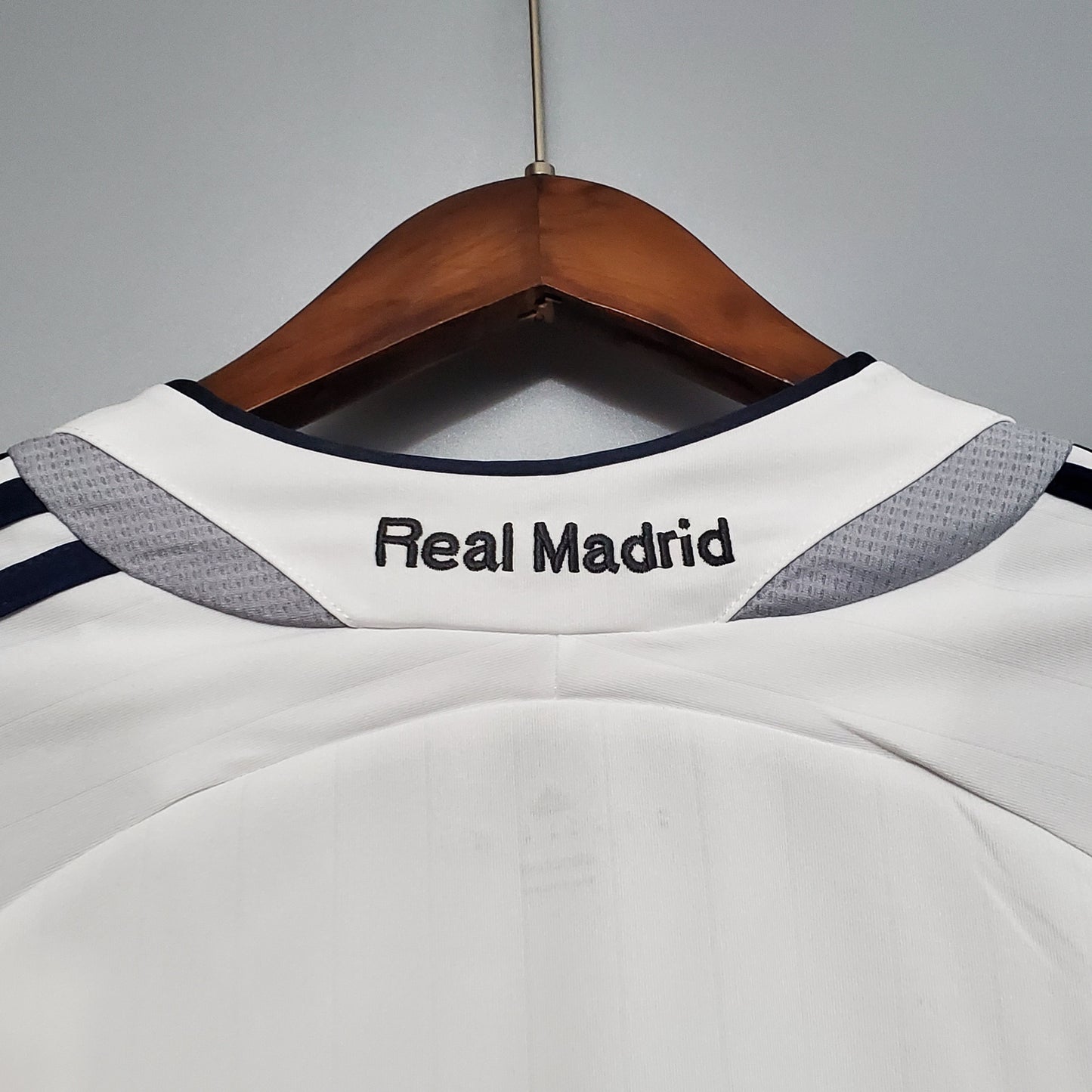 Camisa Retrô do Real Madrid Manga Longa Titular 2006/2007