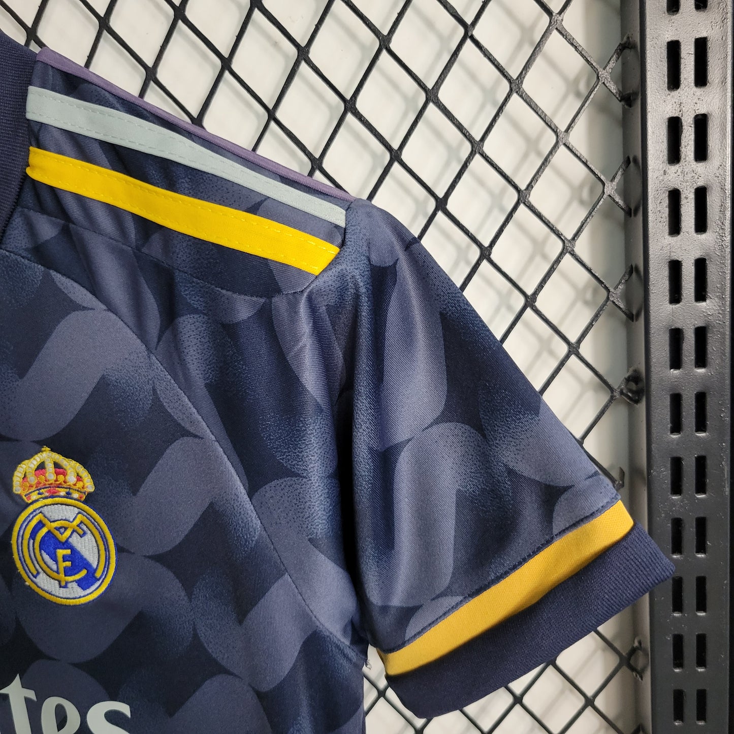 Kit Infantil do Real Madrid Reserva 2023/2024