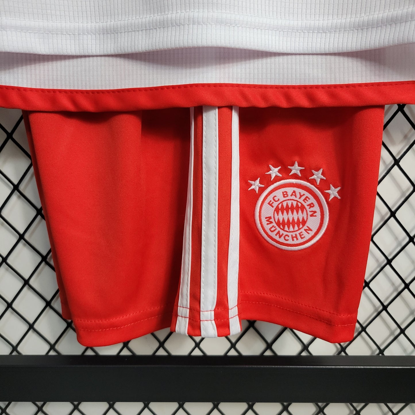 Kit Infantil do Bayern de Munique Titular 2023/2024