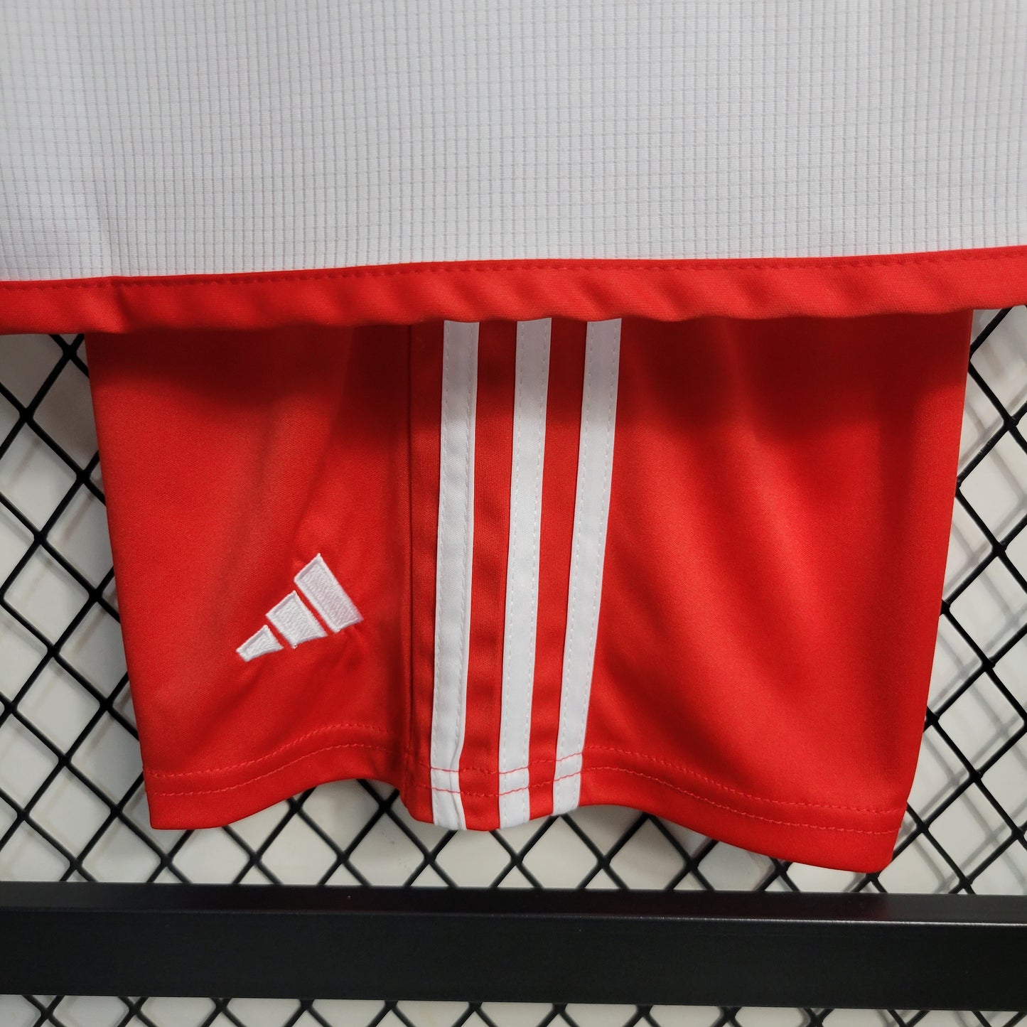 Kit Infantil do Bayern de Munique Titular 2023/2024