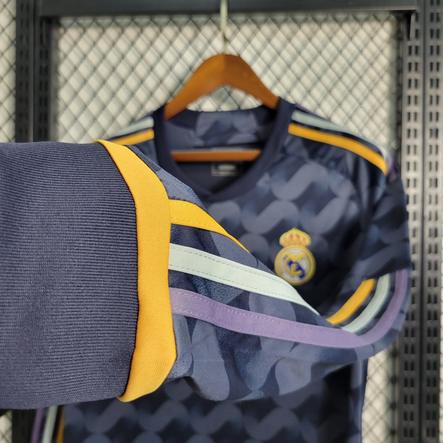 Camisa Manga Longa do Real Madrid Reserva 2023/2024