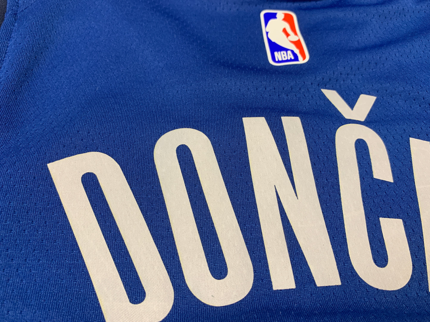 Camisa  do Dallas Mavericks #77 Dončić