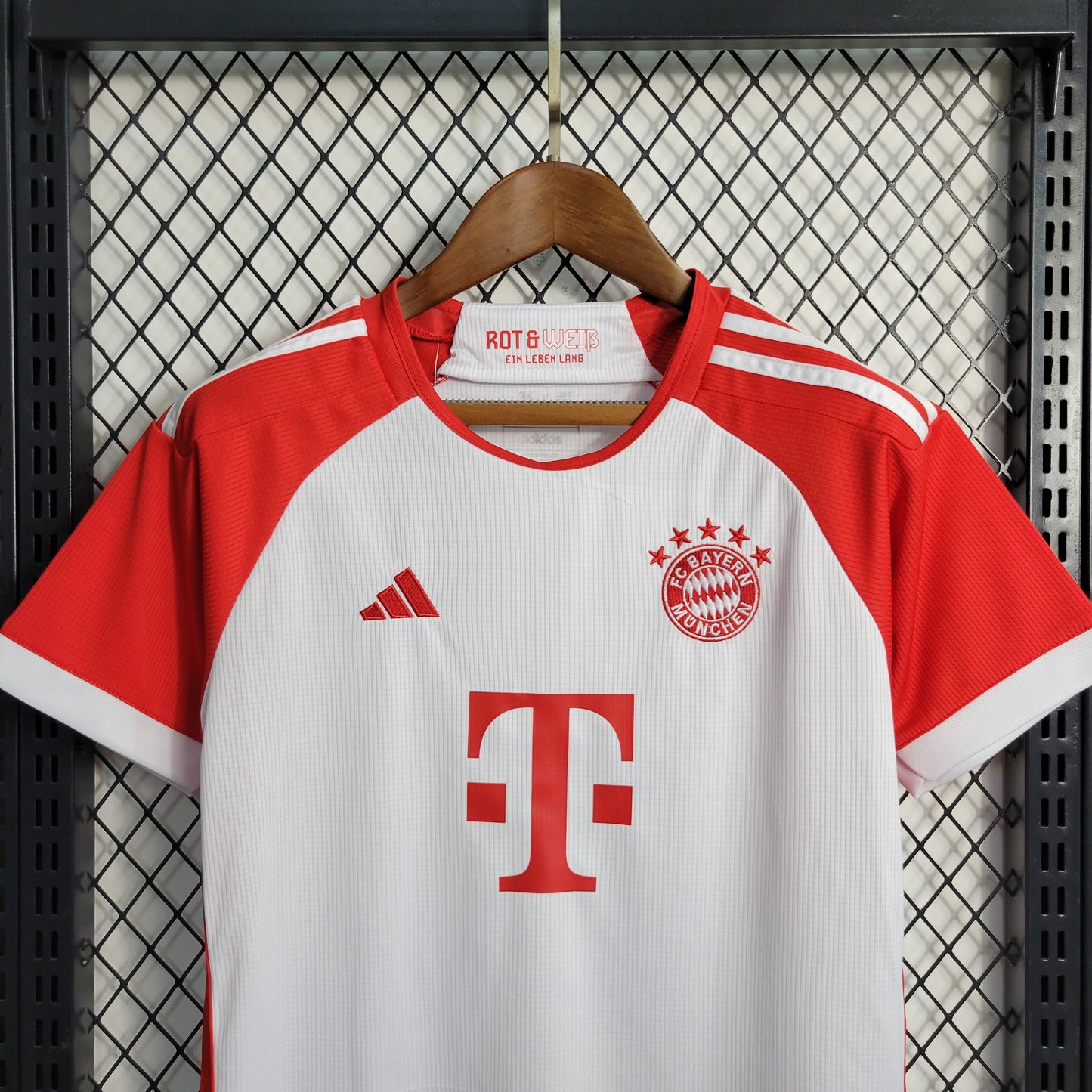 Kit Infantil do Bayern de Munique Titular 2023/2024