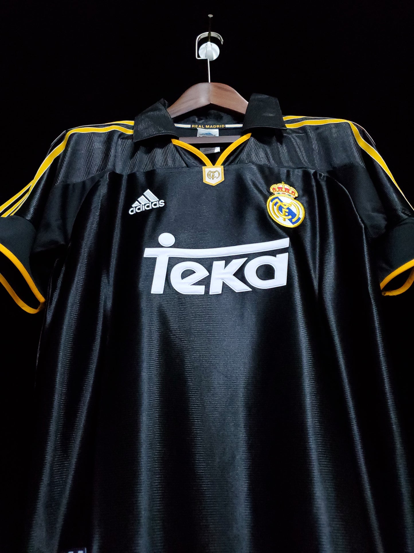 Camisa Retrô do Real Madrid Reserva 1998/1999