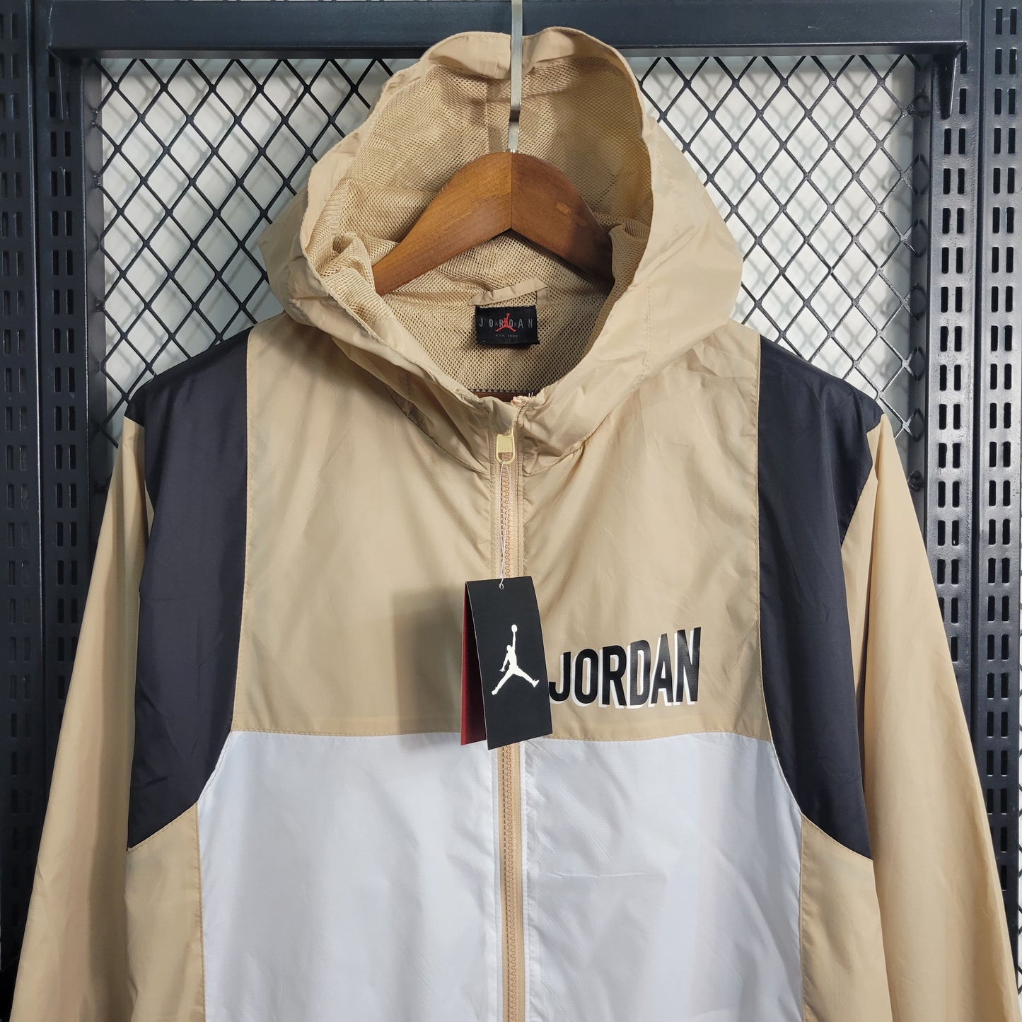 Corta Vento Jordan Brown x White