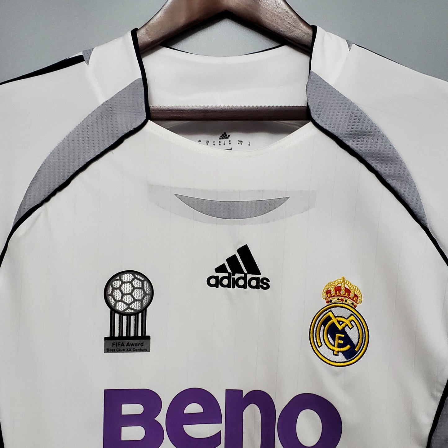 Camisa Retrô do Real Madrid Manga Longa Titular 2006/2007