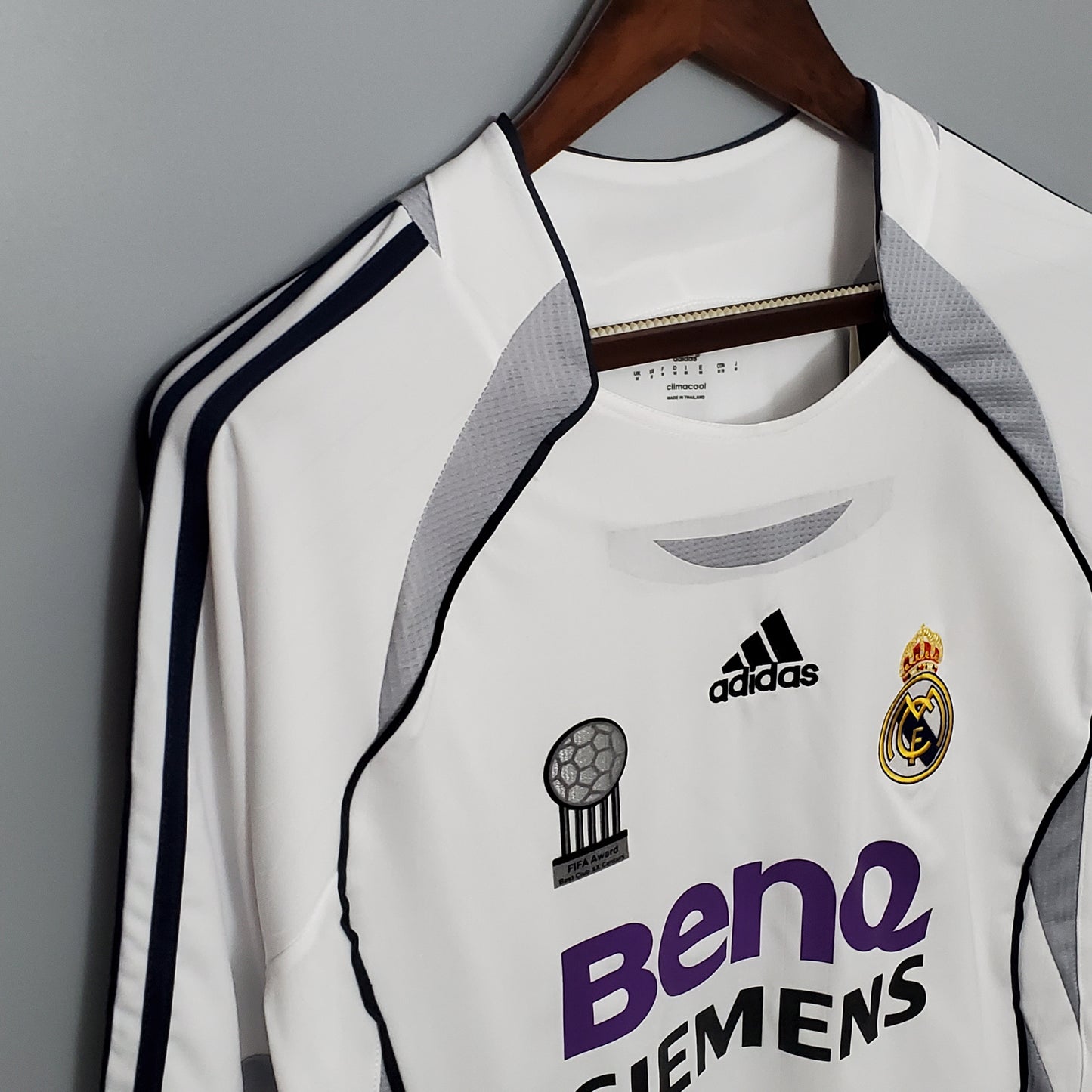 Camisa Retrô do Real Madrid Manga Longa Titular 2006/2007