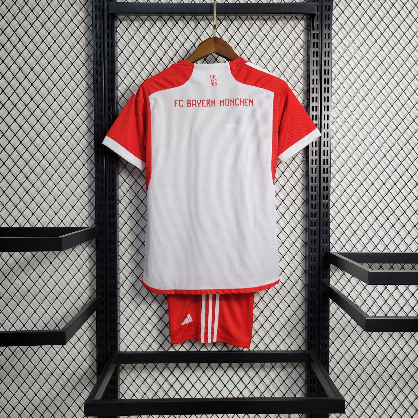 Kit Infantil do Bayern de Munique Titular 2023/2024