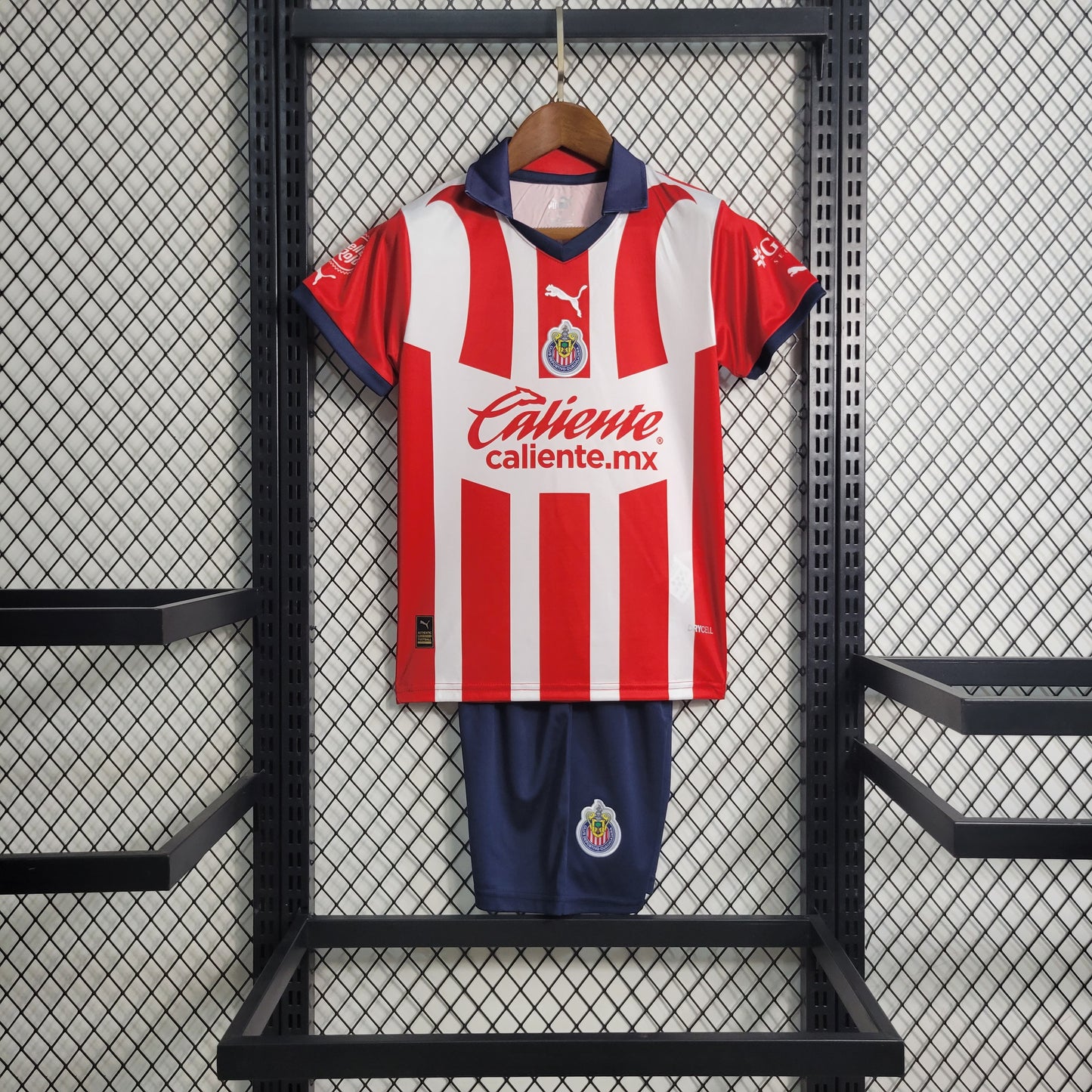 Kit Infantil do Chivas Guadalajara Titular 2023/2024