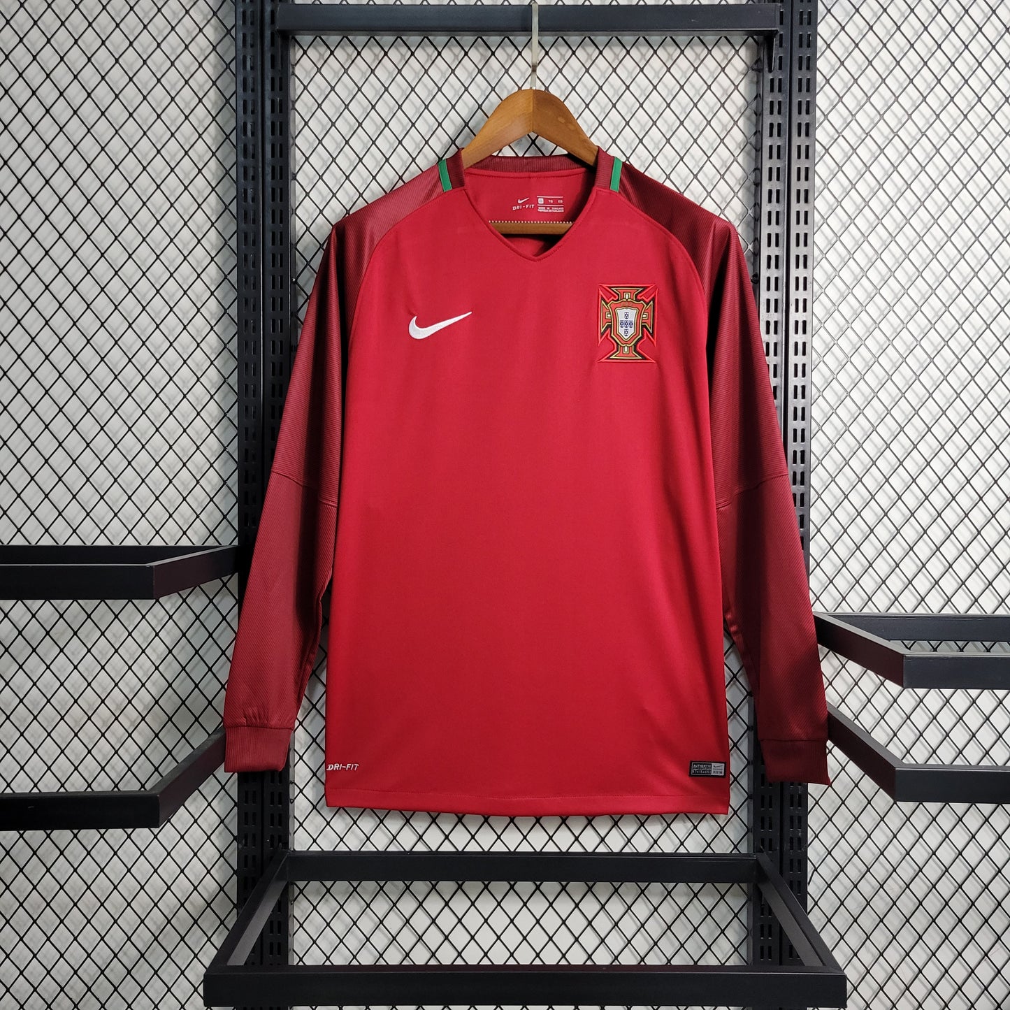 Camisa Manga Longa Retrô de Portugal 2016/2017