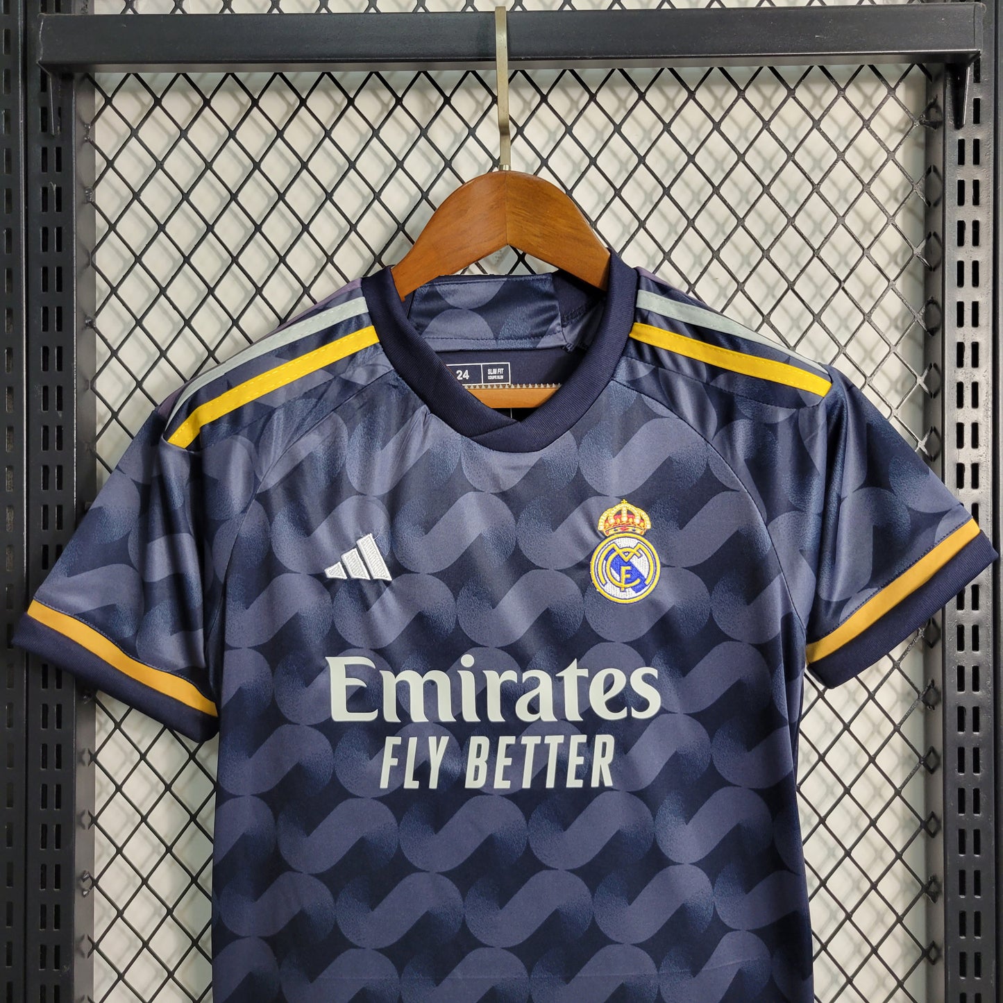 Kit Infantil do Real Madrid Reserva 2023/2024