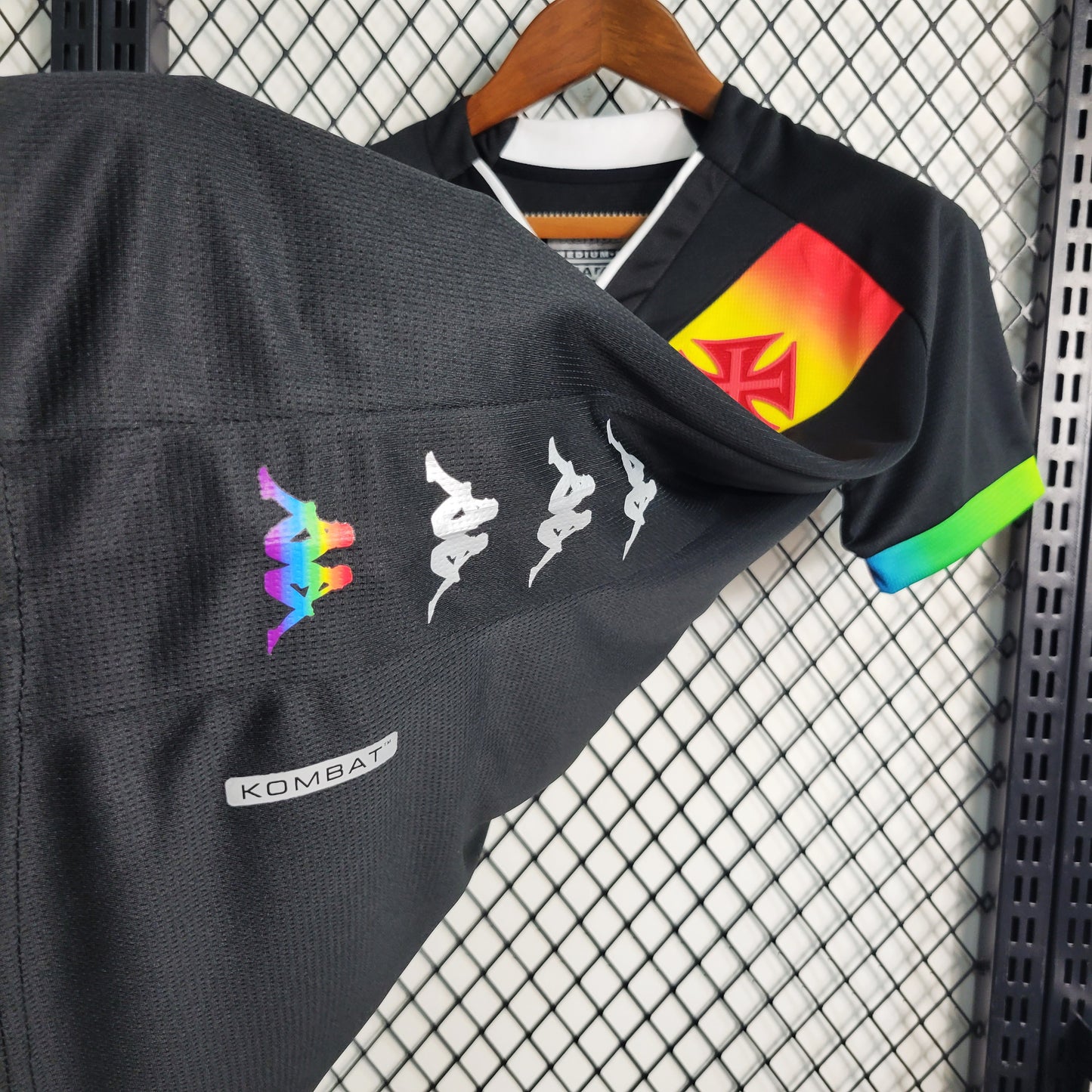 Camisa Feminina do Vasco LGBTQIAPN+ 2023