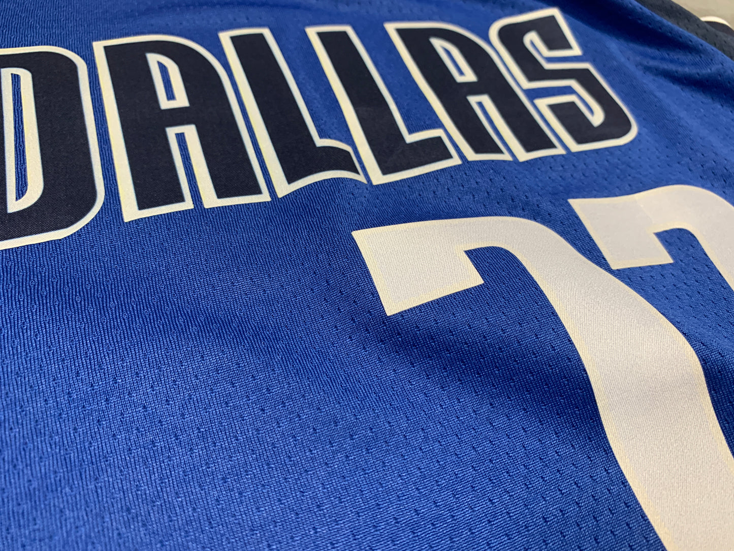 Camisa  do Dallas Mavericks #77 Dončić