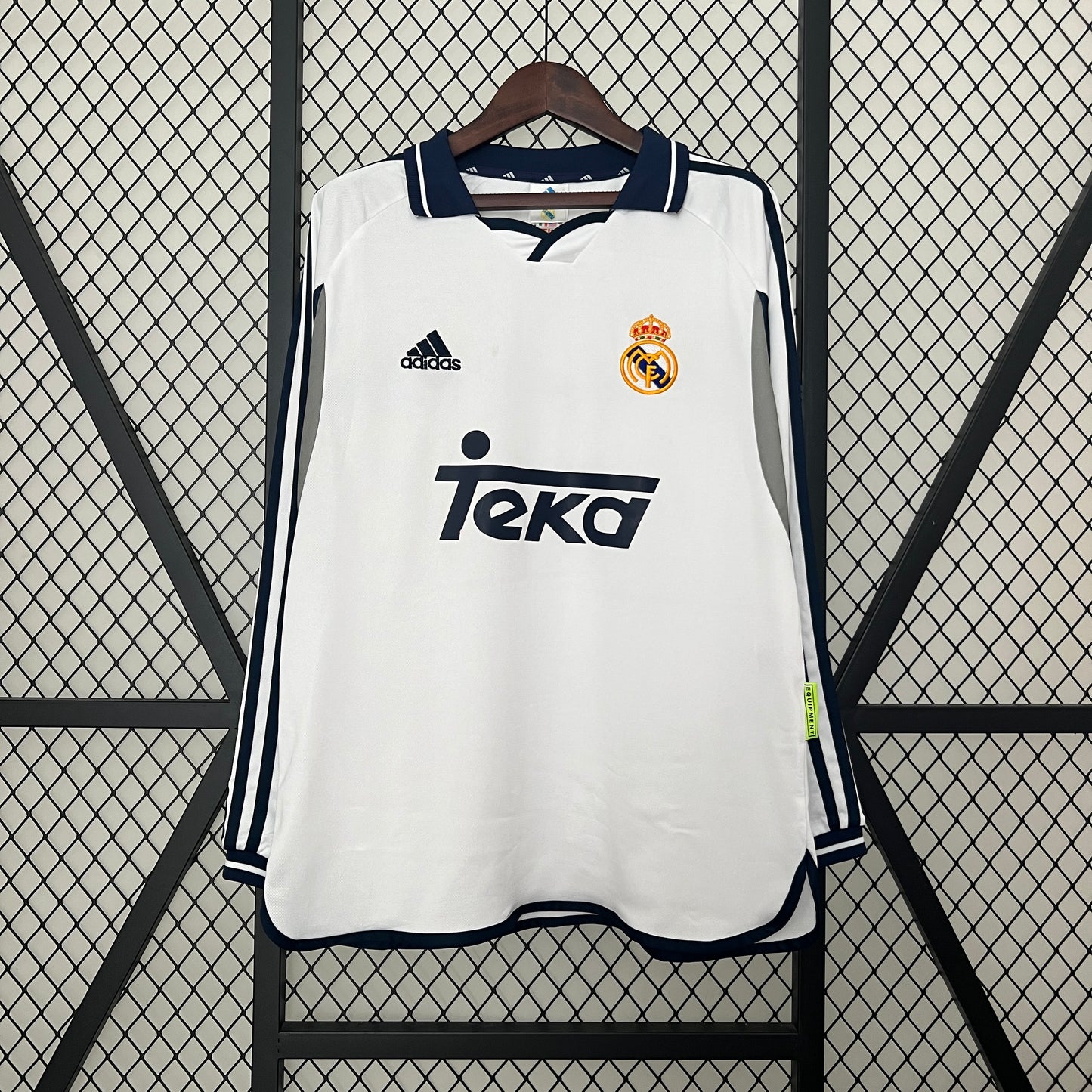 Camisa Retrô do Real Madrid Manga Longa Titular 2000/2001