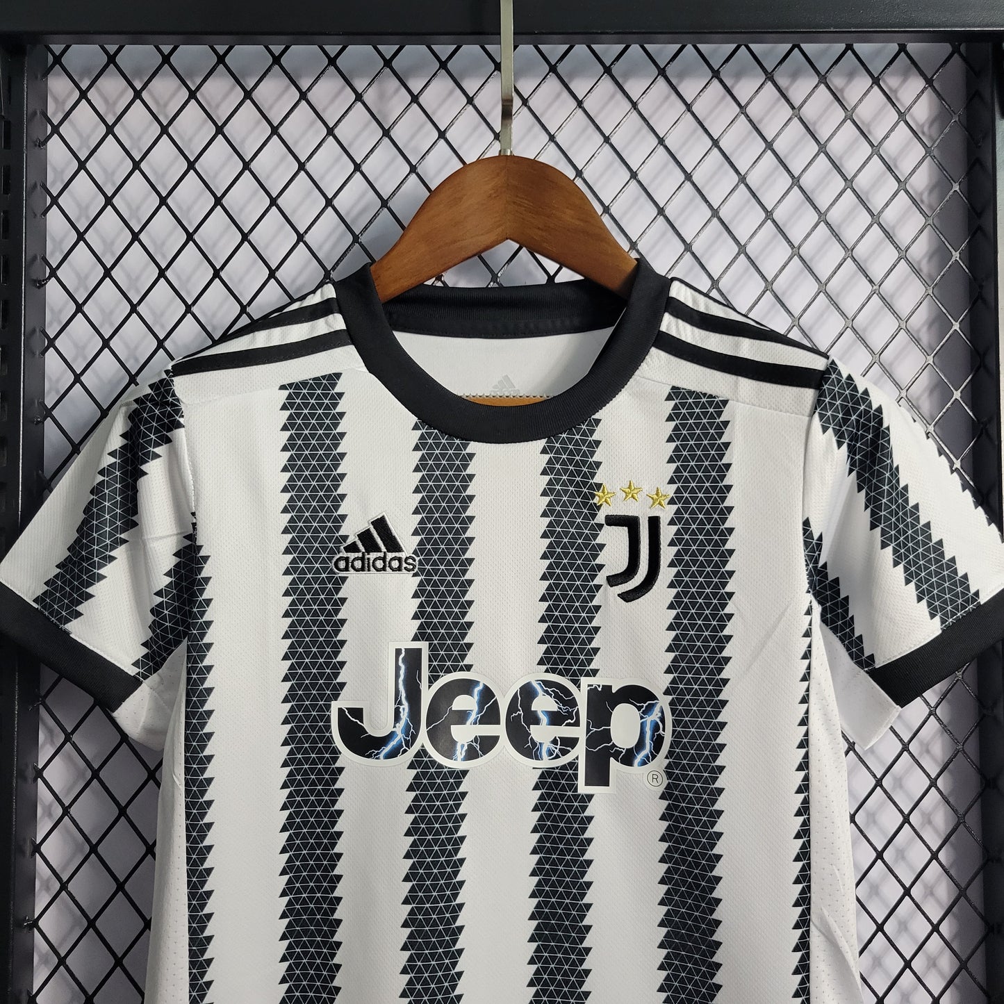 Kit Infantil da Juventus Titular 2022/2023