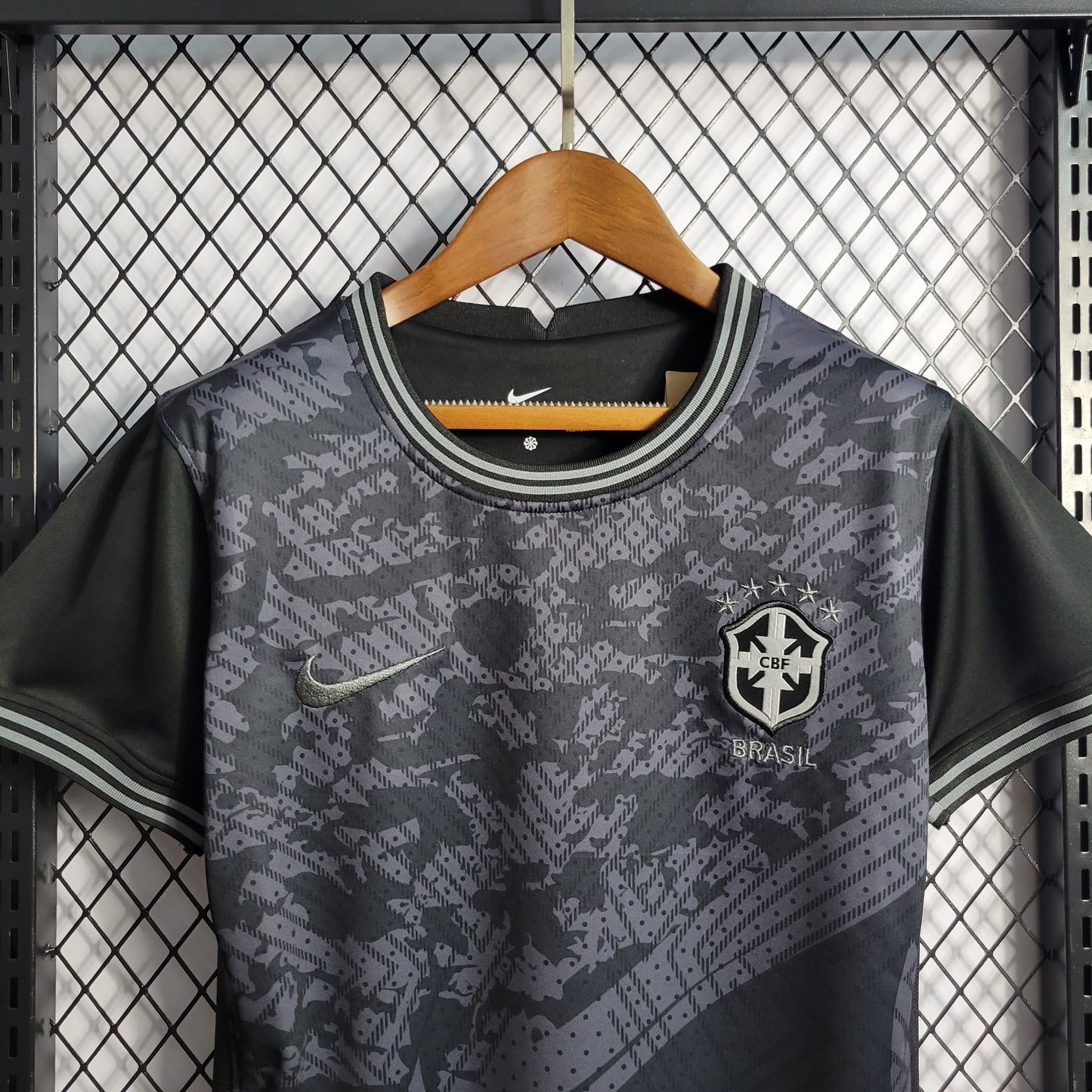 Camisa Feminina do Brasil Concept Black Especial 2022/2023