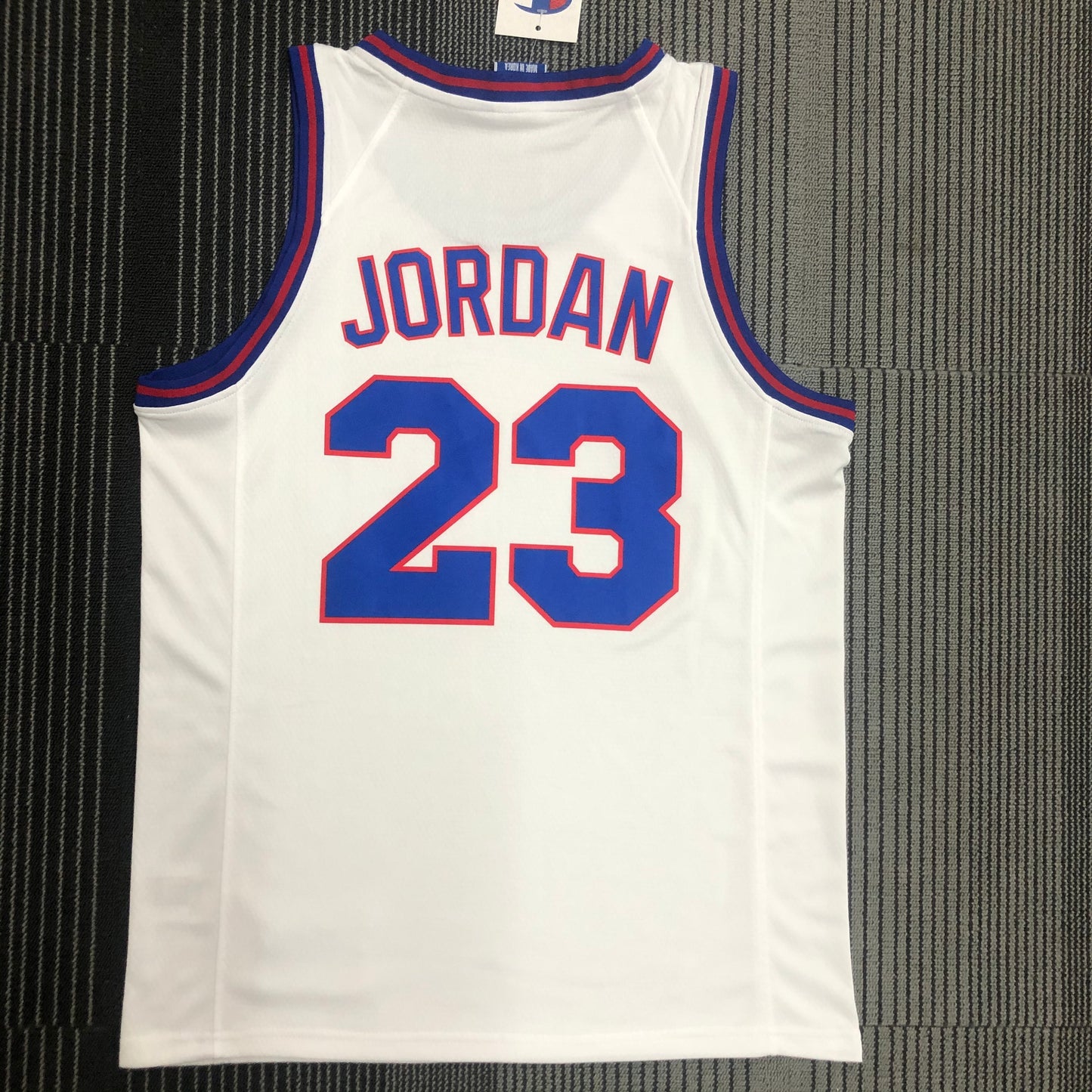 Camisa do Tune Squade Michael Jordan White 23