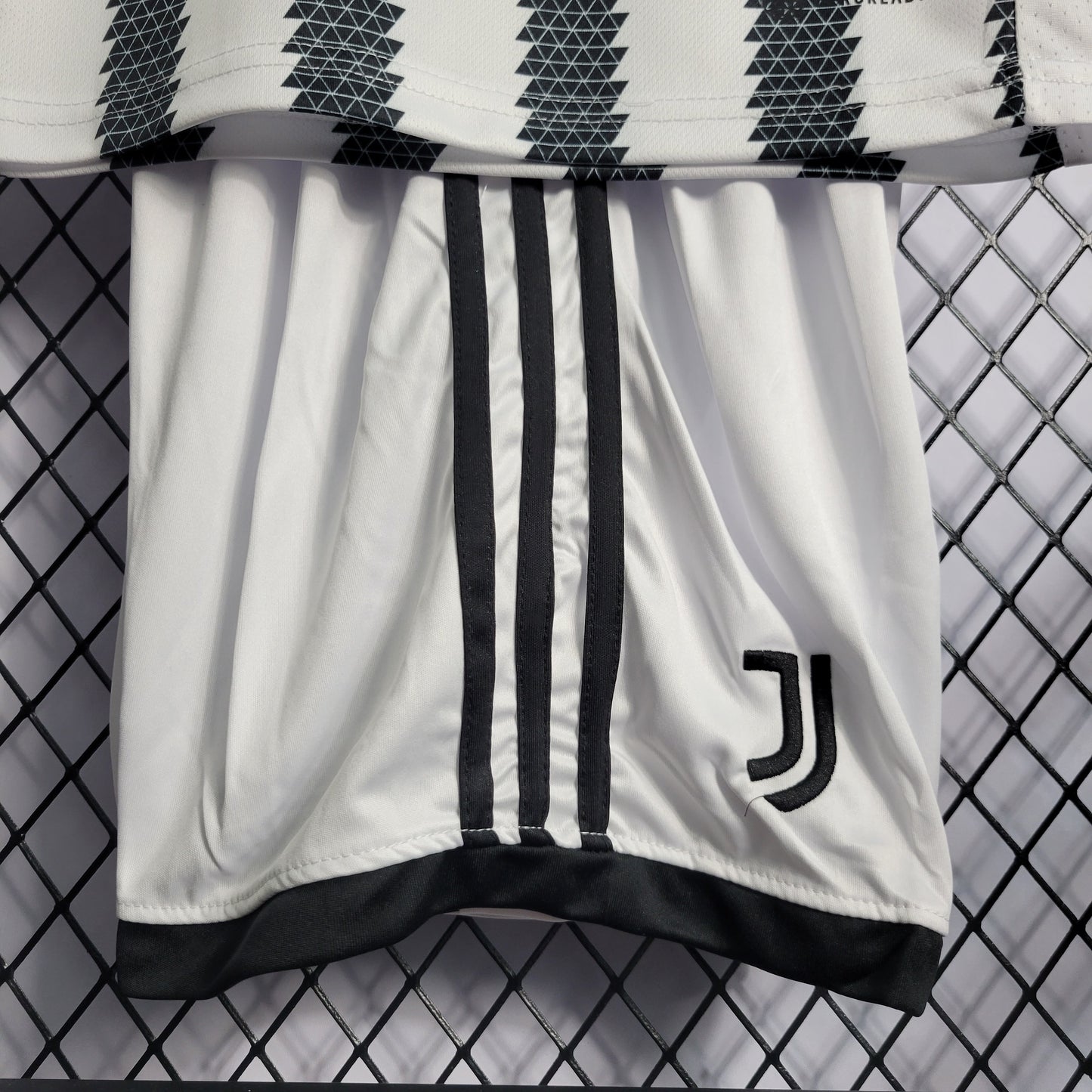 Kit Infantil da Juventus Titular 2022/2023