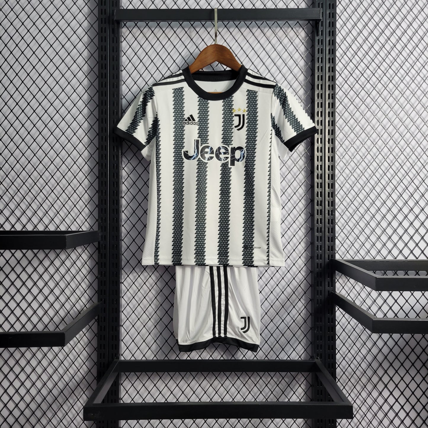 Kit Infantil da Juventus Titular 2022/2023