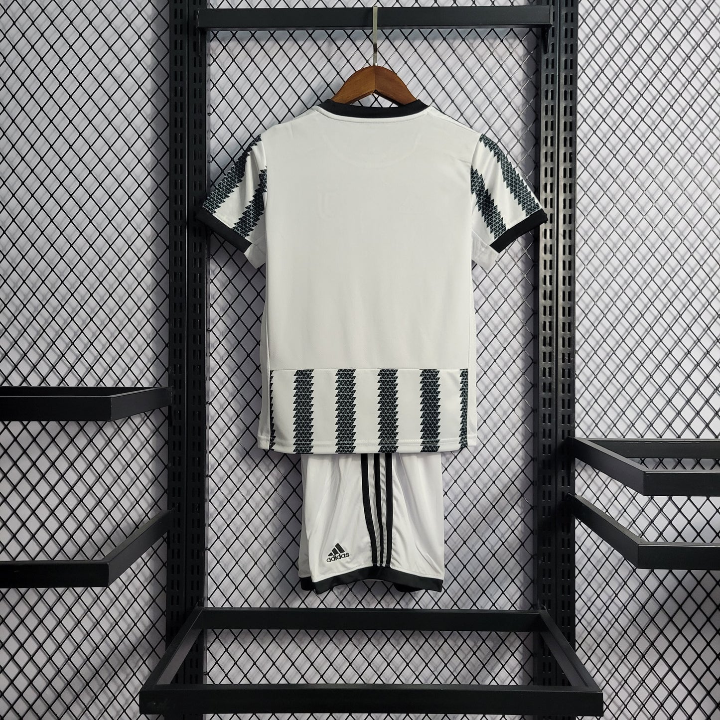 Kit Infantil da Juventus Titular 2022/2023