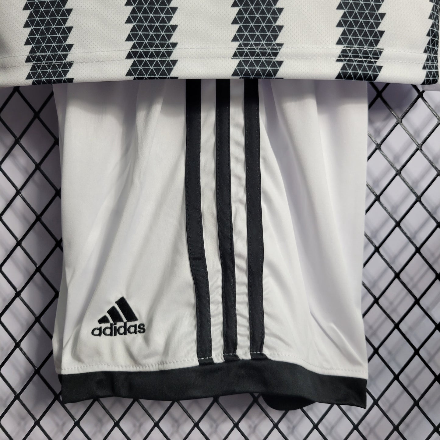 Kit Infantil da Juventus Titular 2022/2023