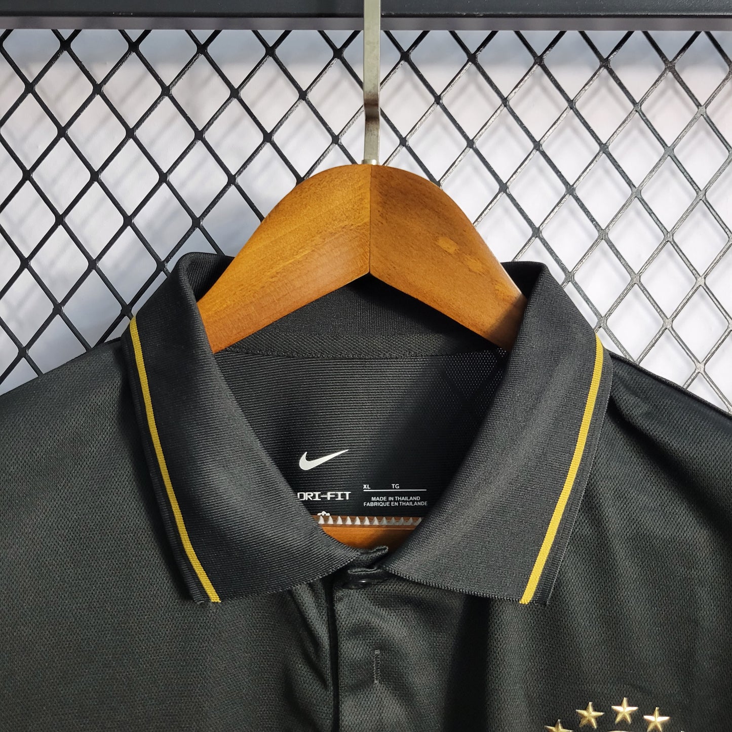 Camisa do Brasil Polo Gold Preta 2022/2023