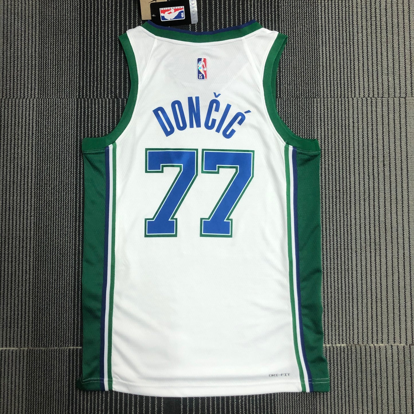 Camisa do Dallas Mavericks Luka Doncic 77 2022