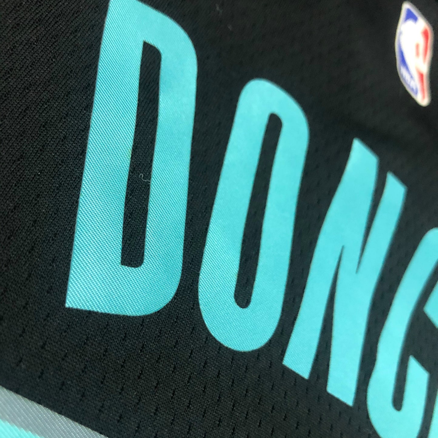 Camisa do Dallas Mavericks Luka Doncic 77