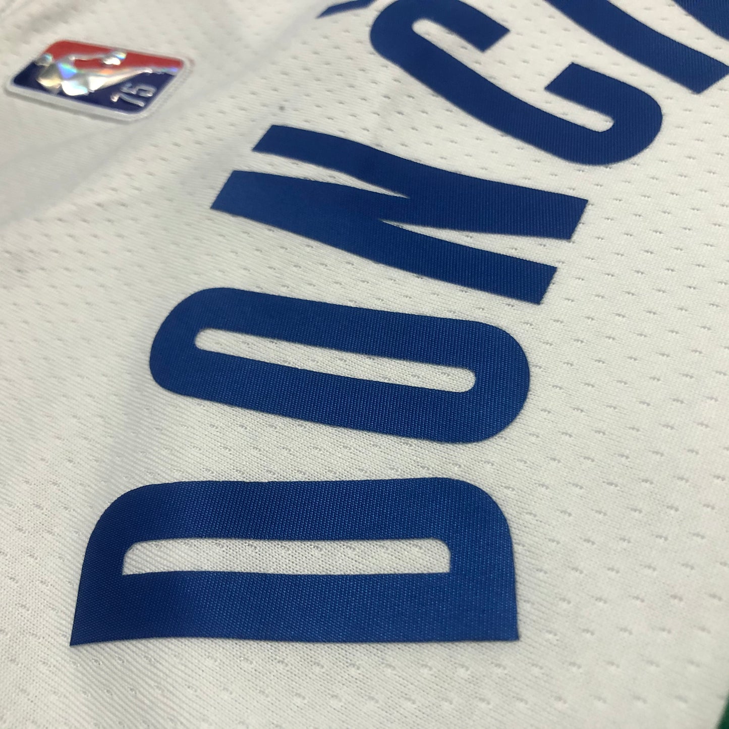 Camisa do Dallas Mavericks Luka Doncic 77 2022